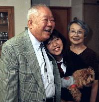 (1)Nobel laureate Koshiba relishes honor